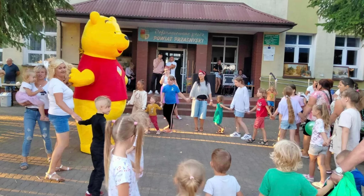 Festyny - Pikniki - Wydarzenia, rozkwita pełnią kwiatu rodzin gminy powiatu Integracja mieszkańców charytatywnym akcentem - zdjęcie, fotografia