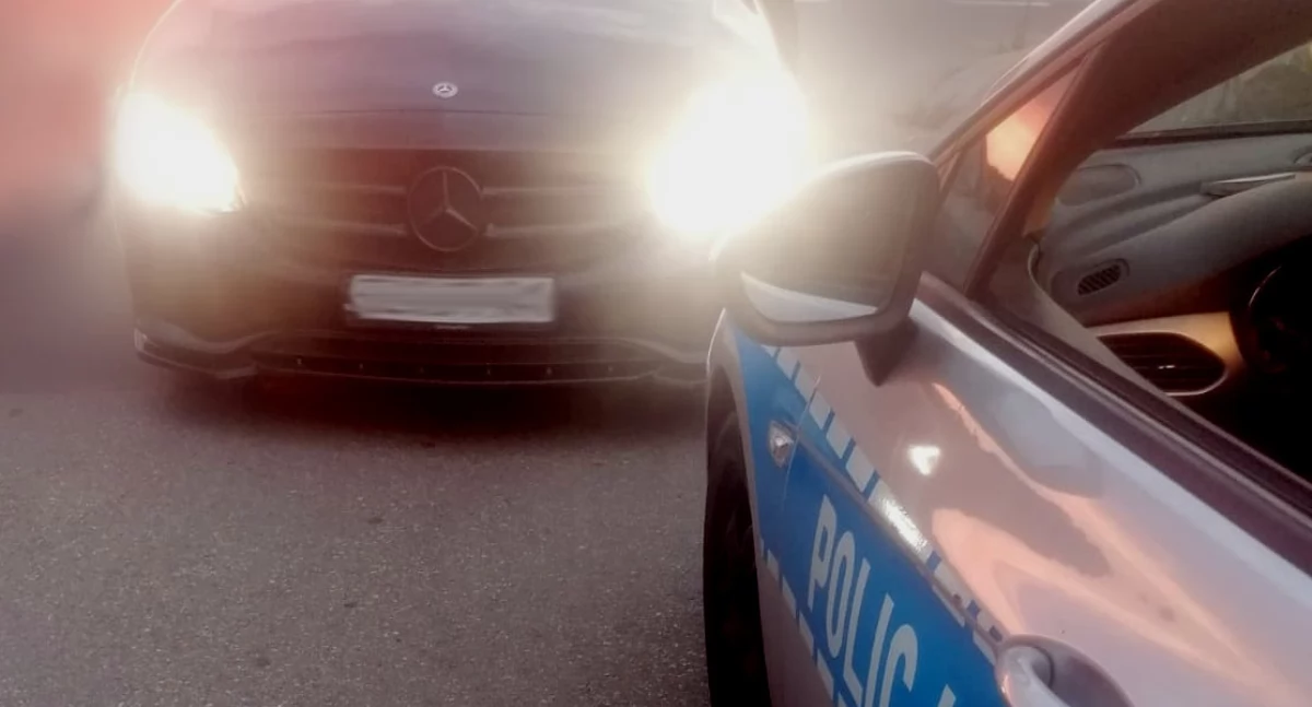 Kronika Kryminalna - Policja, Mandat punktów karnych otrzymał letni kierowca mercedesa - zdjęcie, fotografia