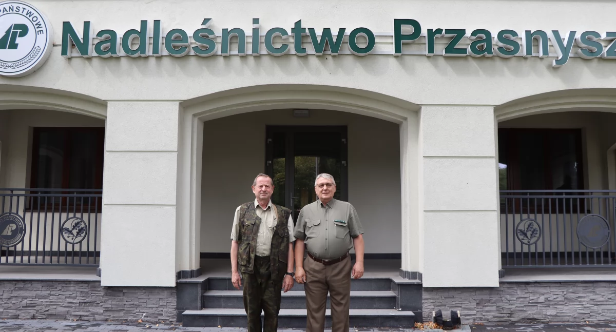 Styl Życia, Dwóch pracowników Nadleśnictwa Przasnysz obchodziło Jubileusz lecia pracy - zdjęcie, fotografia
