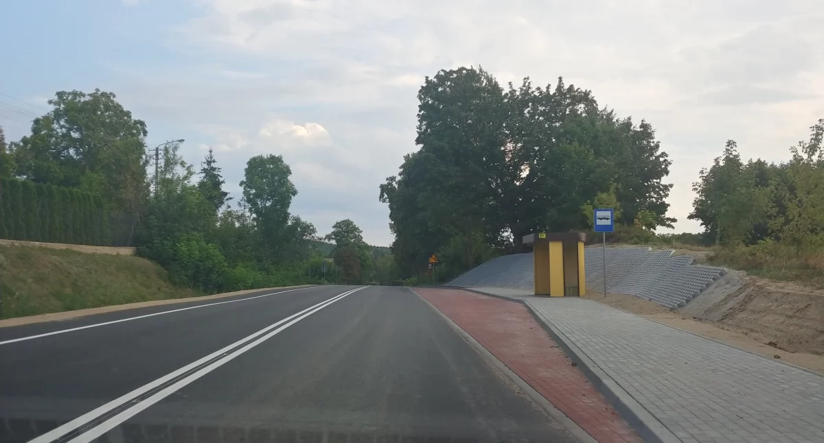 Drogi - remonty - inwestycje, Zakończono przebudowę drogi Łaniętach! Ustawiono radarowy wyświetlacz prędkości - zdjęcie, fotografia