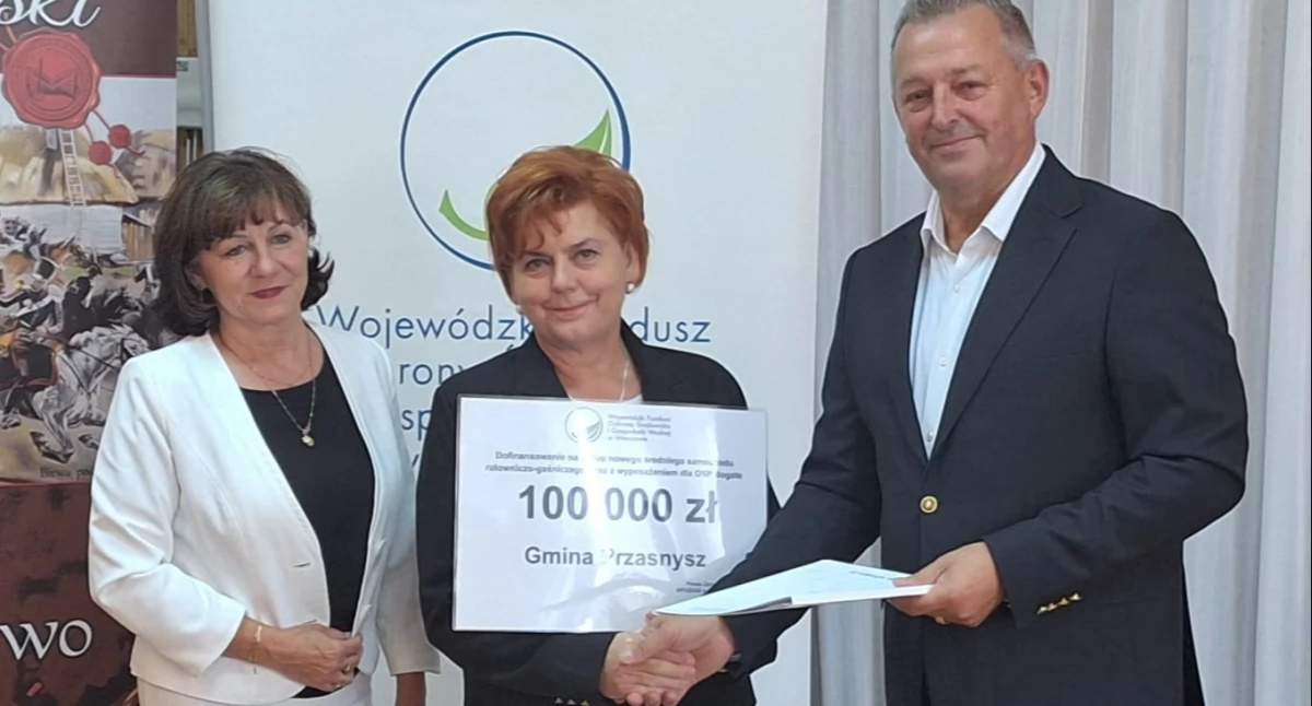 Samorządy Gminne, Gmina Przasnysz dofinansowaniem zakup średniego samochodu ratowniczo gaśniczego wyposażeniem - zdjęcie, fotografia