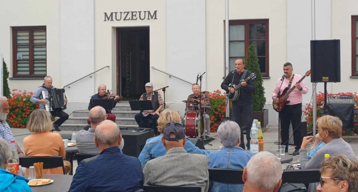 Koncerty, owski Wieczorek Muzyczny Rynku Miejskim przyciągnął tłumy - zdjęcie, fotografia