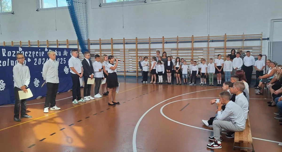 Szkoły podstawowe, Inauguracja szkolnego 2024/2025 Szkole Podstawowej Lesznie - zdjęcie, fotografia