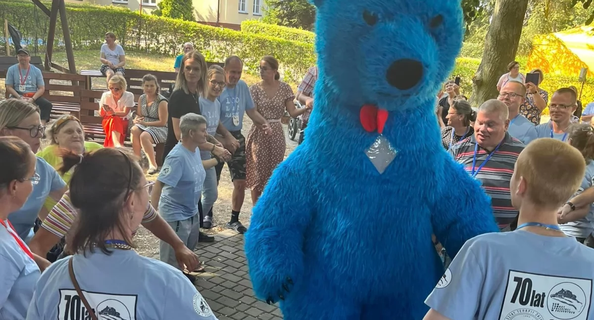 Święta i uroczystości , razem czyli jubileusz powstania rocznica funkcjonowania - zdjęcie, fotografia