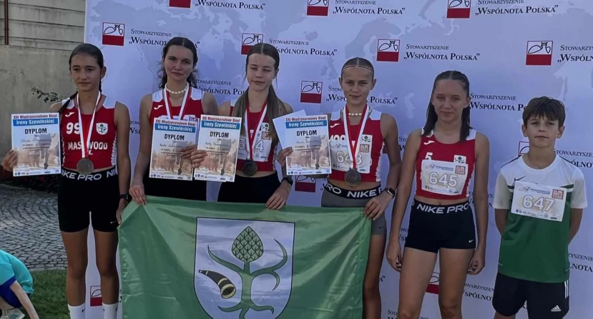 Sport szkolny, Międzynarodowy sukces uczniów chorzelskiej Dwójki - zdjęcie, fotografia