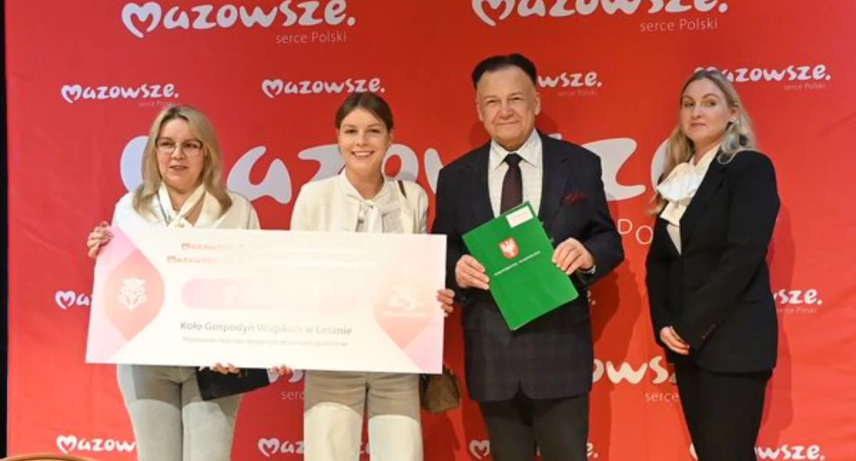 NGO - Stowarzyszania i Fundacje , Stowarzyszenia terenu Gminy Przasnysz podpisały umowy Marszałkiem Województwa Mazowieckiego - zdjęcie, fotografia