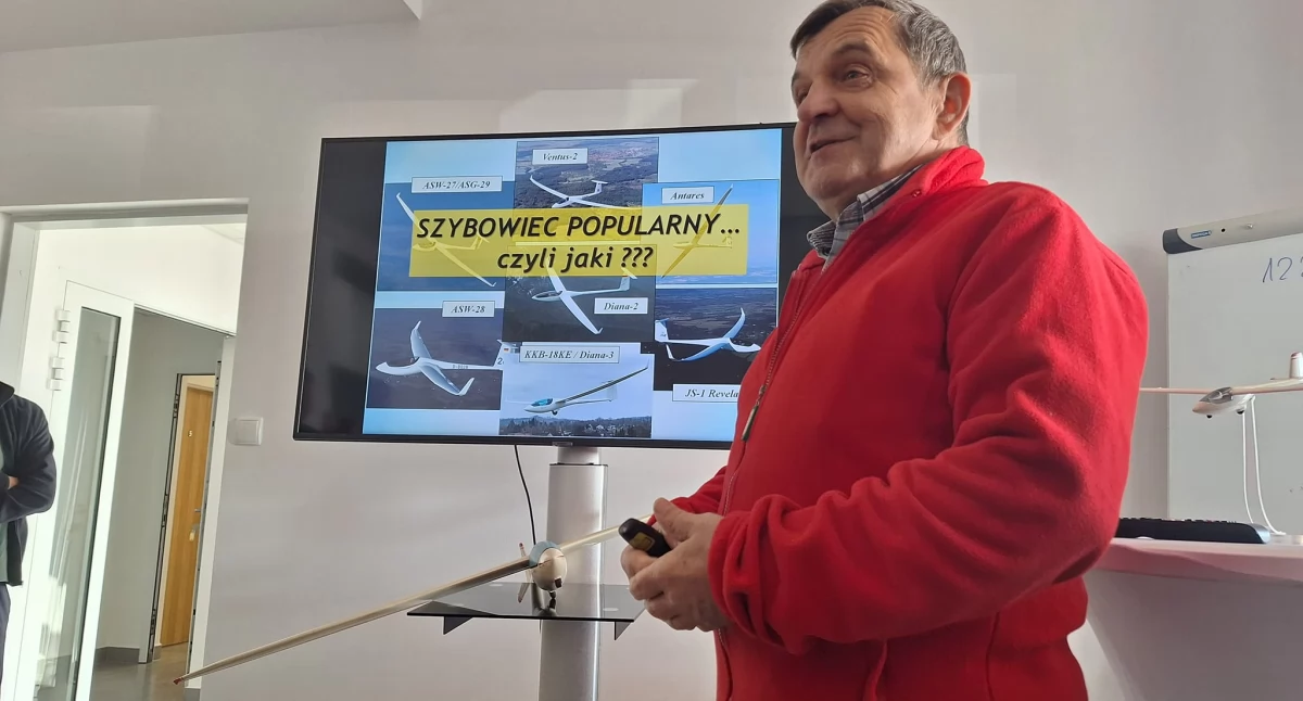 Samorządy Gminne, Wójt Gminy Przasnysz spotkaniu właścicieli sympatyków szybowców klasy światowej - zdjęcie, fotografia