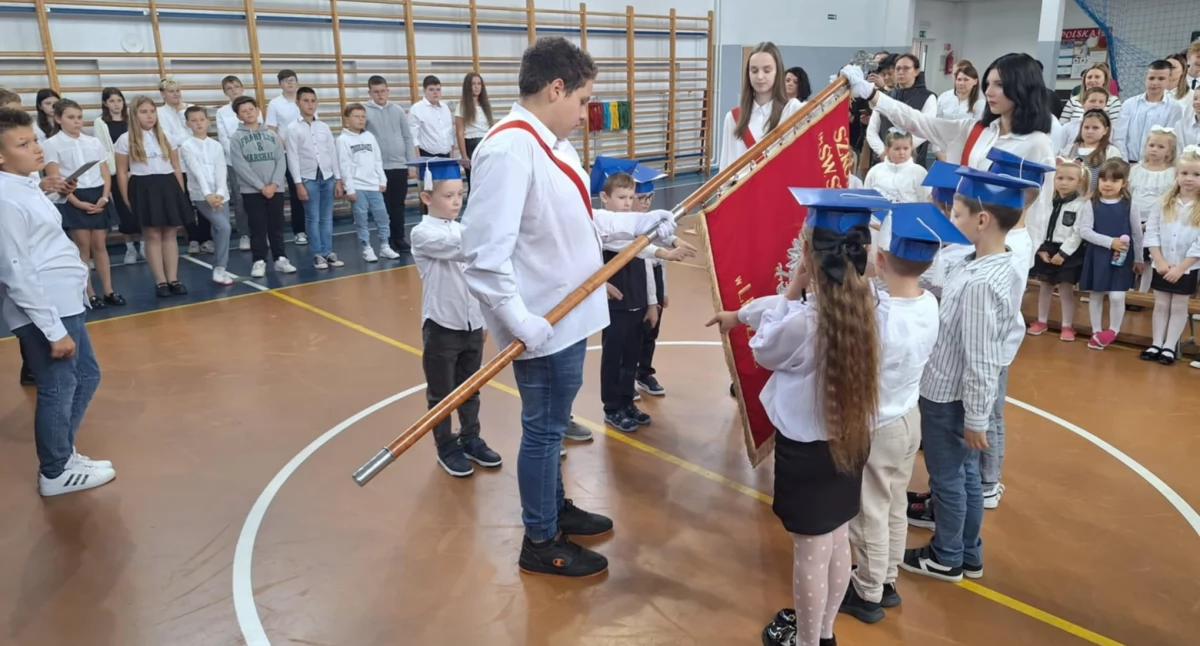 Szkoły podstawowe, Pasowanie ucznia Lesznie - zdjęcie, fotografia