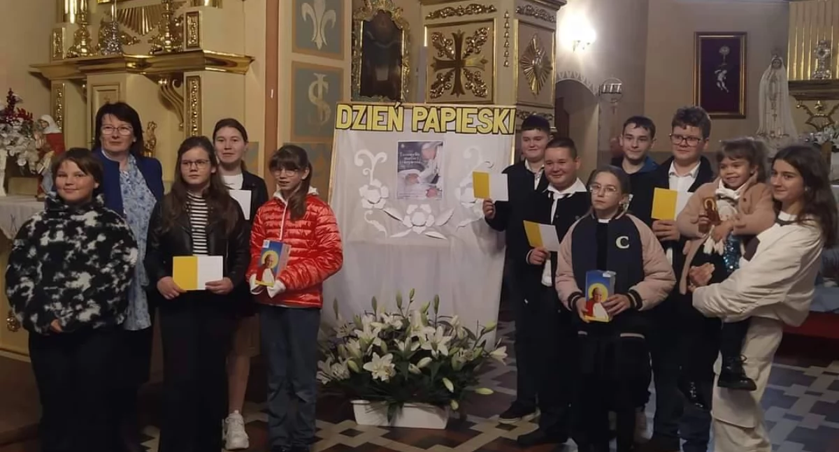 Szkoły podstawowe, Dzień Papieski Bogatem - zdjęcie, fotografia