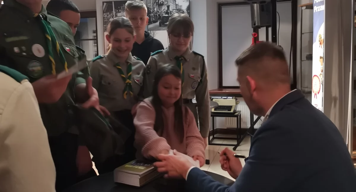 Książki - publikacje , Oddział Armii Krajowej Łowcy tylko książka prawdziwy hołd którzy walczyli naszą wolność - zdjęcie, fotografia