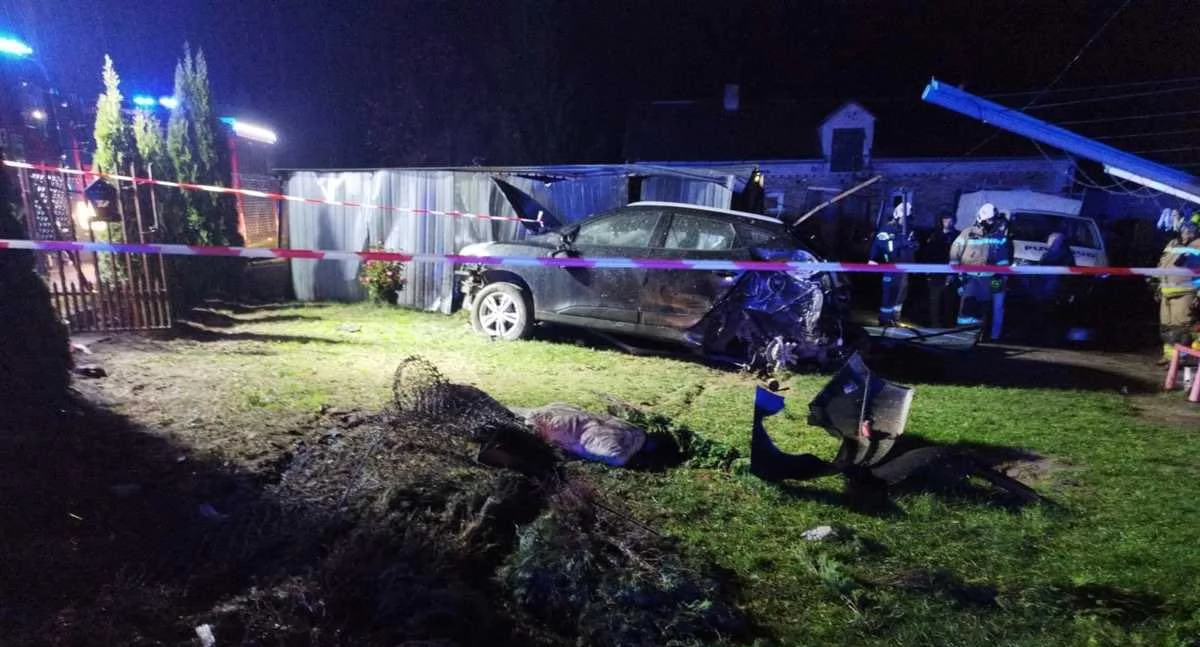 Kronika Kryminalna - Policja, Uderzyła ogrodzenie następnie blaszany garaż Ranna została letnia dziewczynka - zdjęcie, fotografia