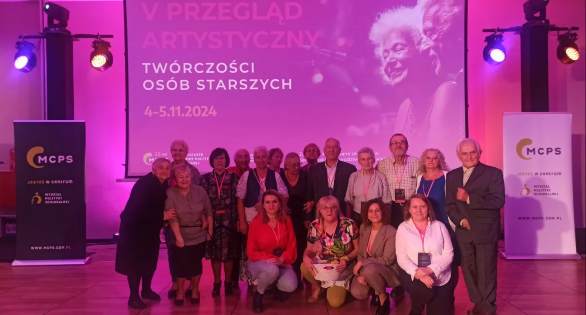 NGO - Stowarzyszania i Fundacje , Kurier Mazowiecki Przeglądzie Artystycznym Twórczości Osób Starszych Warszawie - zdjęcie, fotografia