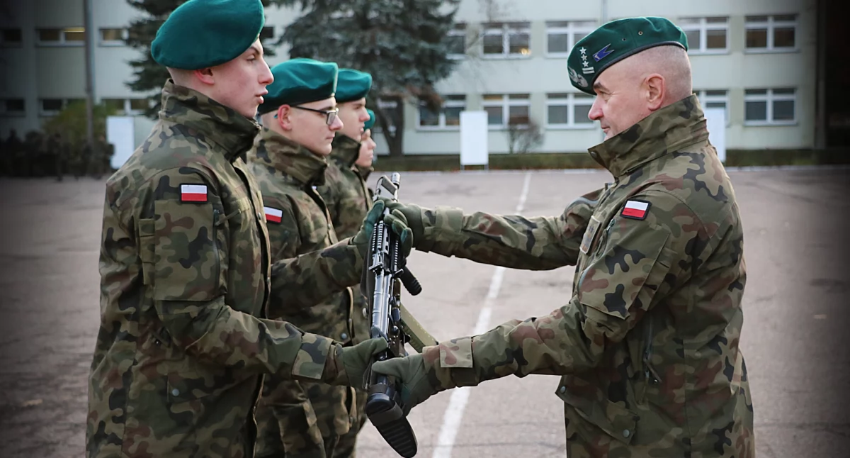 Wojsko, Ostatnie wcielenie żołnierzy ramach Dobrowolnej Zasadniczej Służby Wojskowej - zdjęcie, fotografia
