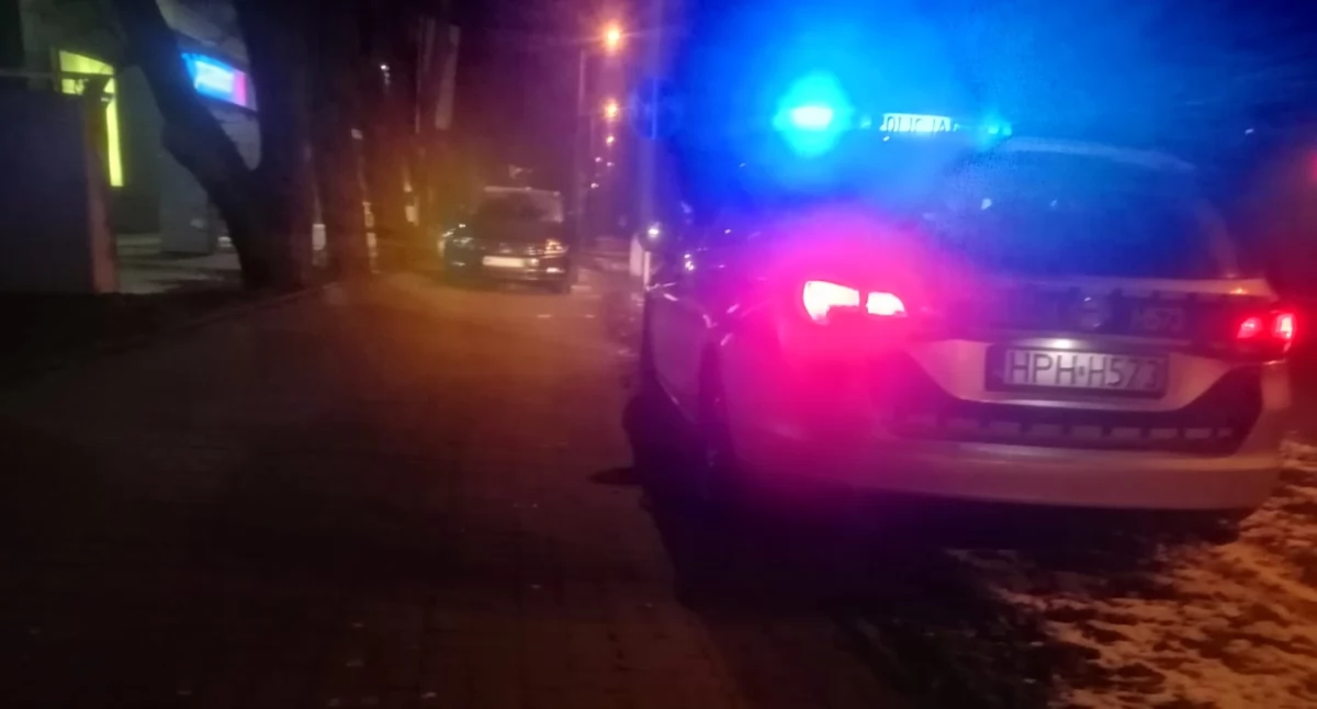 Kronika Kryminalna - Policja, Wjechał rondo prąd miał ponad promila alkoholu Trafił policyjnego aresztu - zdjęcie, fotografia