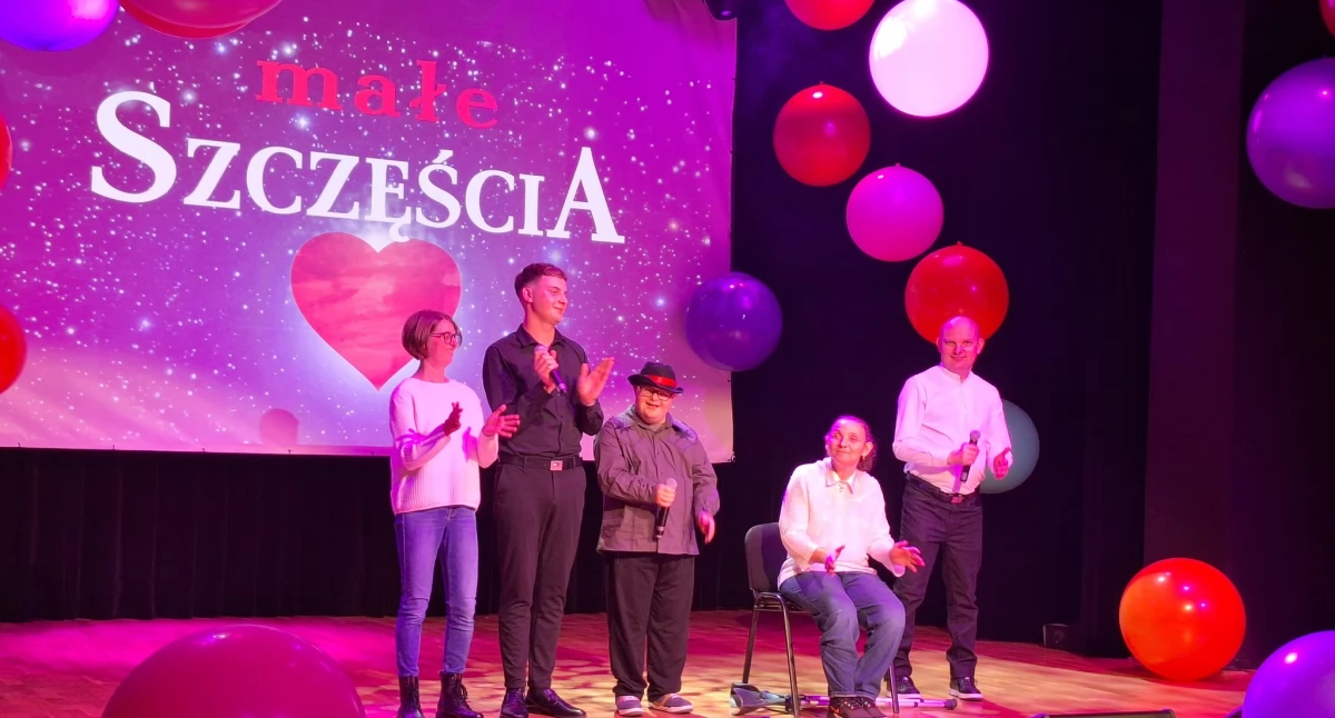 Koncerty, Małe Szczęścia udziałem podopiecznych Środowiskowego Domu Samopomocy Przasnyszu - zdjęcie, fotografia