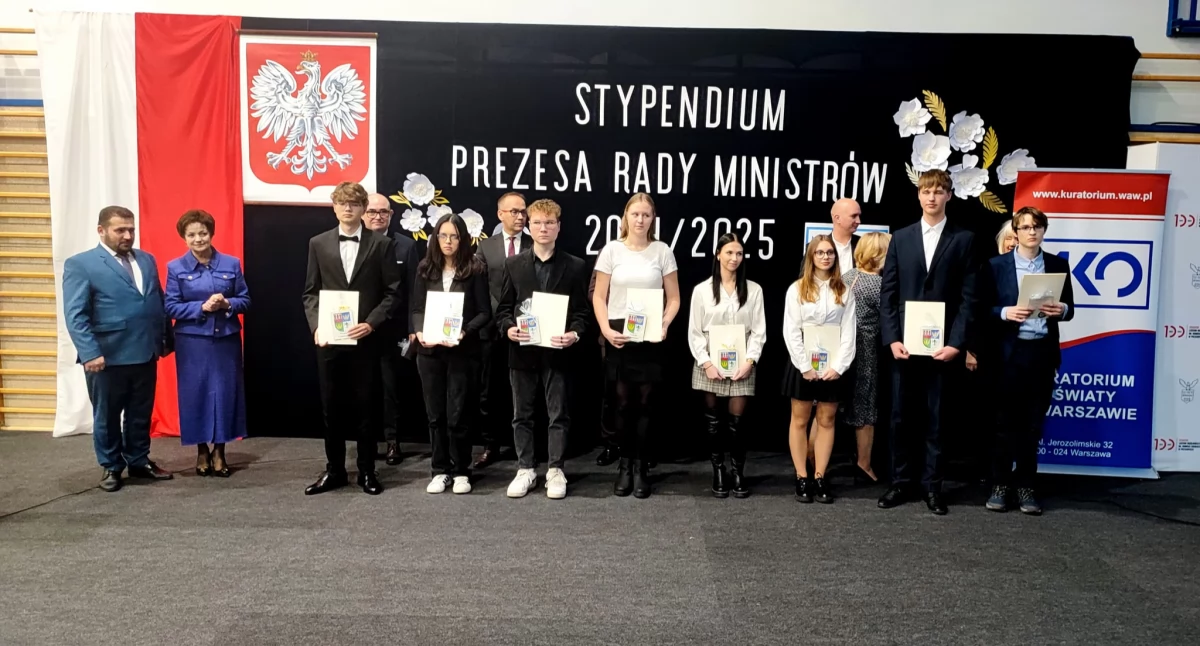 Szkoły średnie, Wręczono dyplomy Stypendystom Prezesa Ministrów szkolnym 2024/2025 - zdjęcie, fotografia