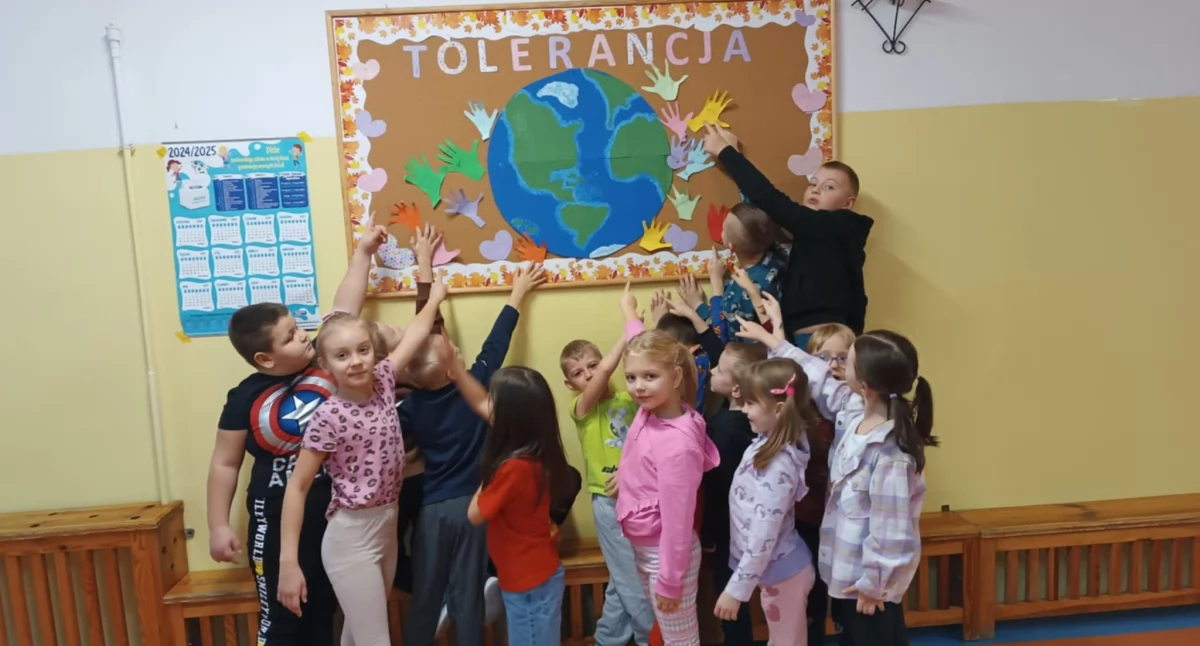 Szkoły podstawowe, Dzień Tolerancji Międzynarodowy Dzień Osób Niepełnosprawnościami Bogatem - zdjęcie, fotografia