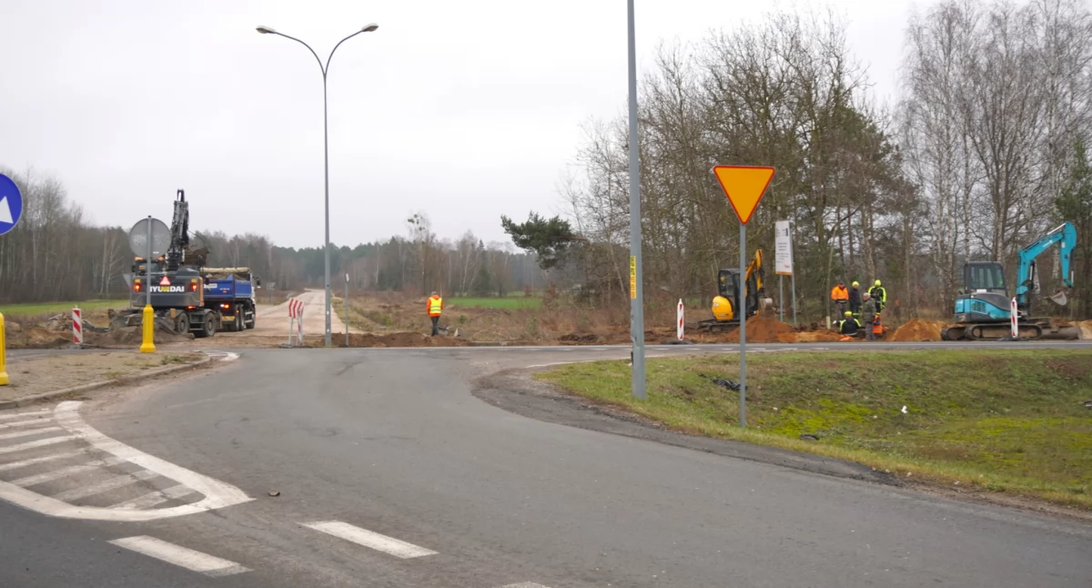 Drogi - remonty - inwestycje, Trwają prace budowie ronda Rembielinie - zdjęcie, fotografia