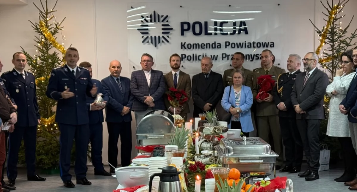 Komunikaty policji , Spotkanie wigilijne przasnyskiej Komendzie Policji - zdjęcie, fotografia