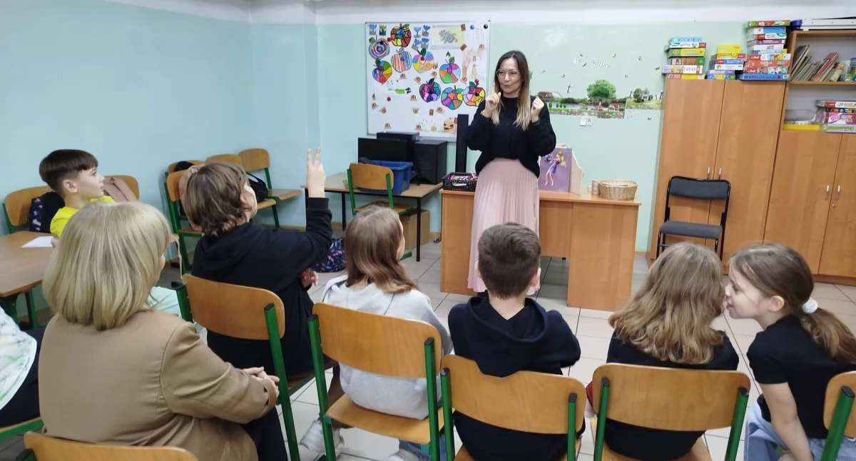 Szkoły podstawowe, relacjach recepcie złość niezrozumienie smutek Bogatem - zdjęcie, fotografia