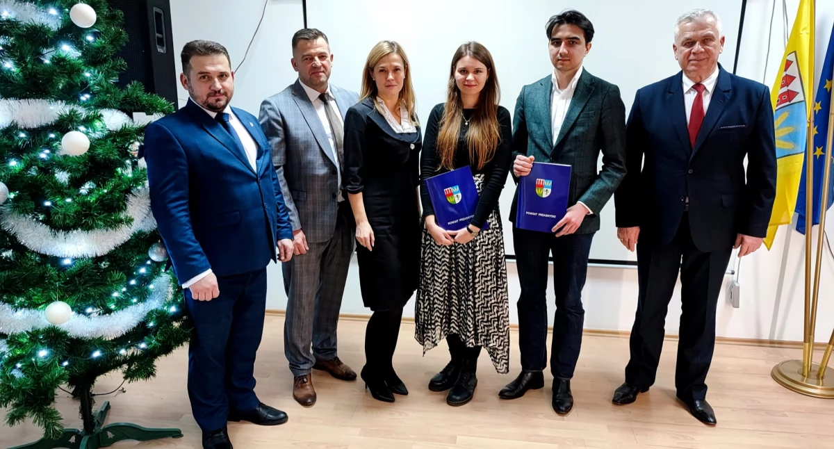 Szkoły wyższe, Klaudia Zielonka mieszkanka Gminy Przasnysz nagrodzona wybitne osiągnięcia - zdjęcie, fotografia