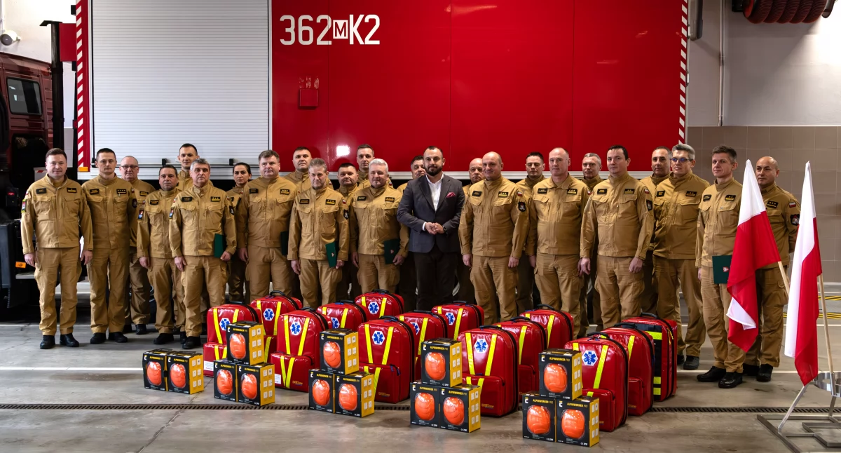 Pożary - Straż , Przasnysz otrzymała plecak ratownika! - zdjęcie, fotografia