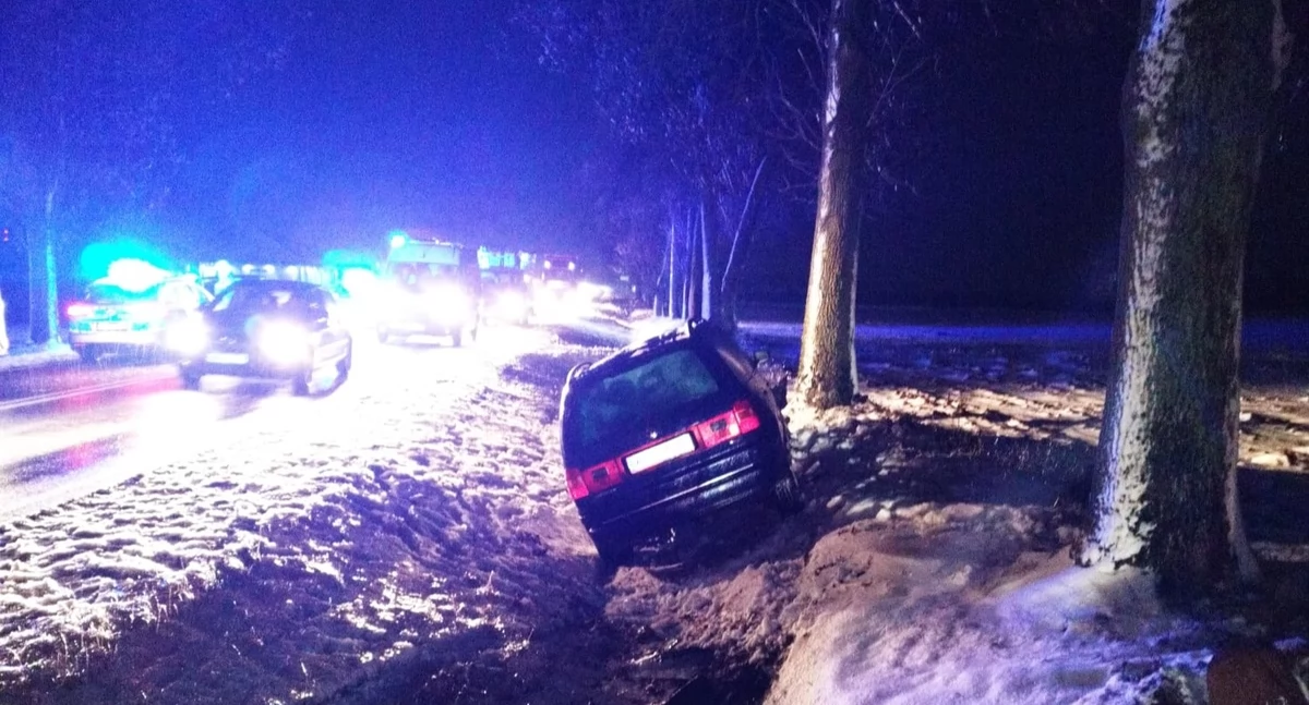 Kronika Kryminalna - Policja, Zderzenie trzech pojazdów sprawca pijany prawa jazdy - zdjęcie, fotografia