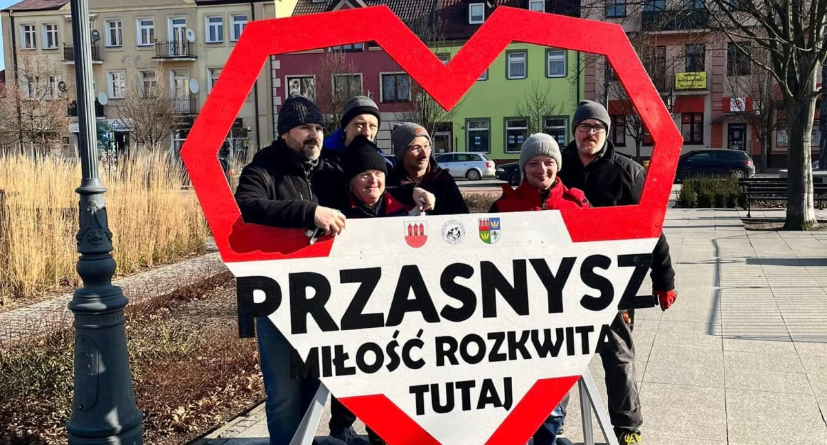 Warsztaty, Wyjątkowa fotościanka stanęła przasnyskim rynku - zdjęcie, fotografia