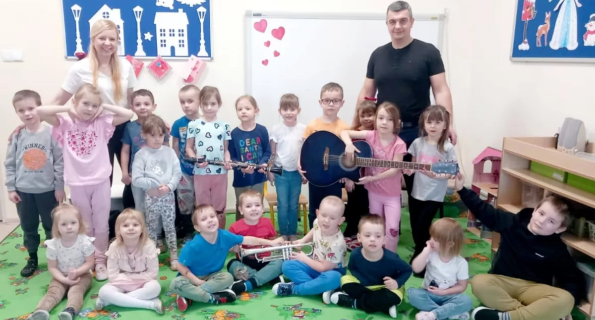 Przedszkola i Żłobki, Przedszkolaki poznały instrumenty muzyczne - zdjęcie, fotografia