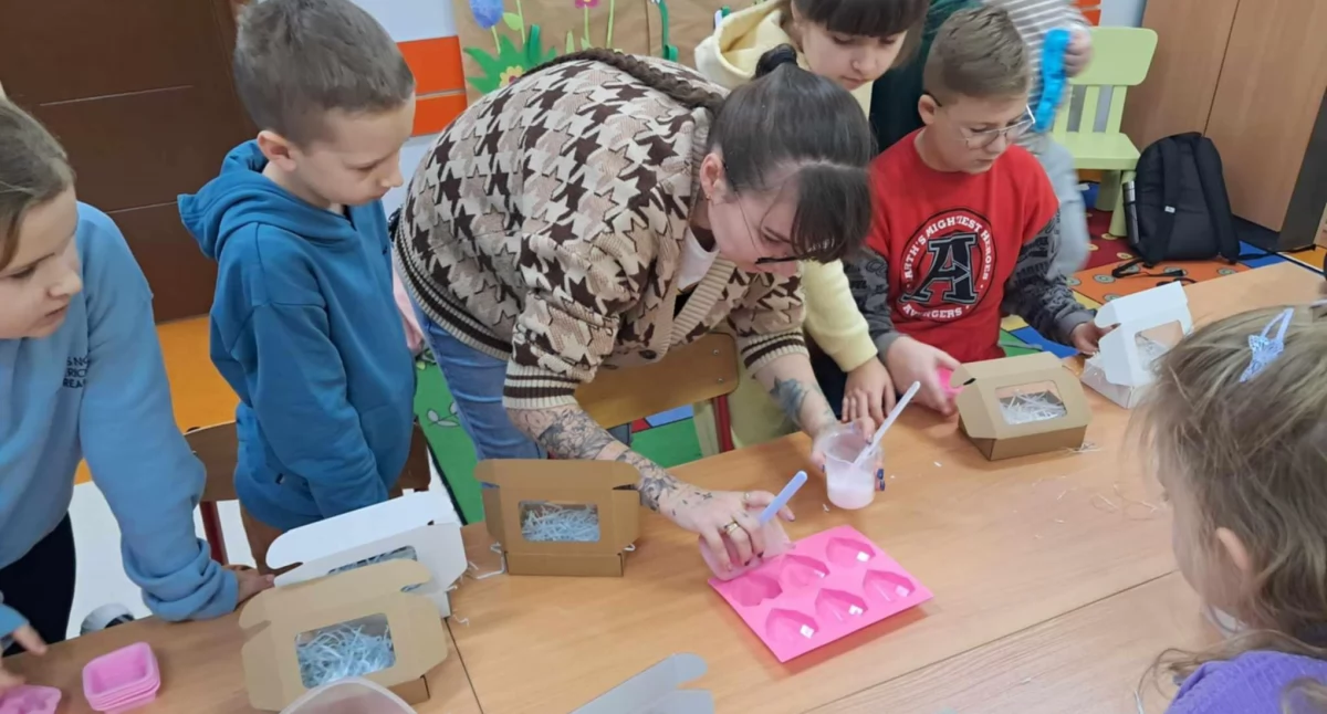 Szkoły podstawowe, Mydełka kroku czyli warsztaty tworzenia mydełek Nowej Krępie - zdjęcie, fotografia