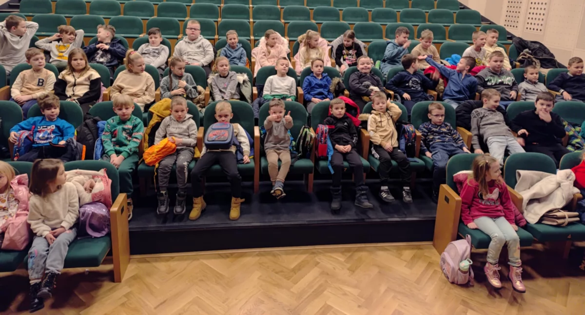Szkoły podstawowe, Uczniowie poznali Baśniowy świat Perlault - zdjęcie, fotografia