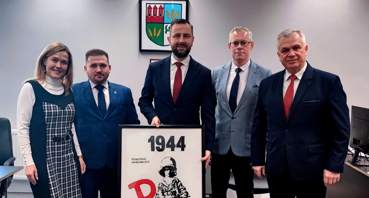 Starosta i Powiat, Wicepremier Minister Obrony Narodowej Władysław Kosiniak Kamysz wizytą Starostwie Powiatowym Przasnyszu - zdjęcie, fotografia