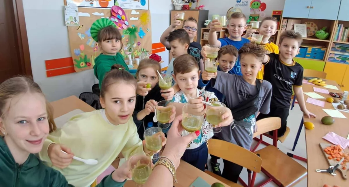 Szkoły podstawowe, Pierwszy Dzień Wiosny hasłem Razem zdrowie Szkole Podstawowej Nowej Krępie - zdjęcie, fotografia