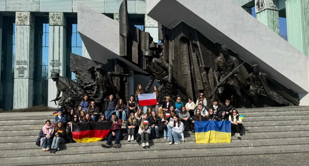 Szkoły średnie, Wspólnie odkrywali historię kulturę Warszawy - zdjęcie, fotografia