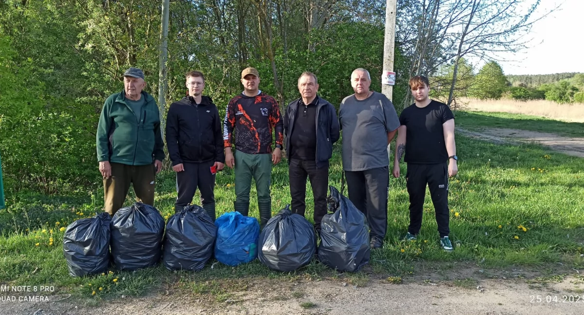 Wędkarstwo, Sprzątanie brzegów zalewu Karwacz trosce Ziemię przyszły sezon wędkarski - zdjęcie, fotografia