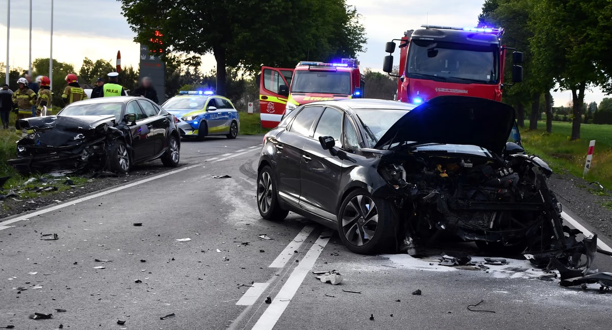 Wypadki drogowe, Groźny wypadek Stupsku rodzice dzieckiem ranni czołowym zderzeniu - zdjęcie, fotografia