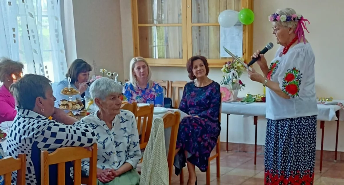 NGO - Stowarzyszania i Fundacje , Spotkanie integracyjne okazji Matki Klubie Seniora Obrębie - zdjęcie, fotografia