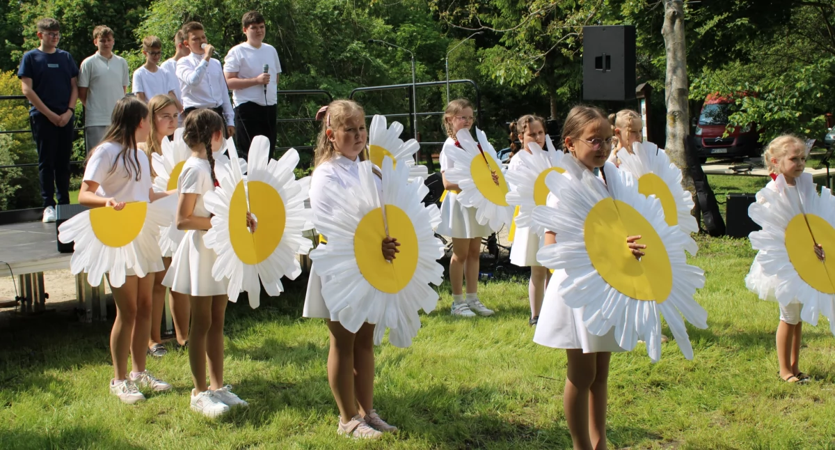 Festyny - Pikniki - Wydarzenia, Gminny Dzień Dziecka Parku Podworskim Lesznie radość zabawa edukacja! - zdjęcie, fotografia
