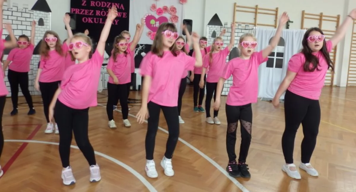 Festyny - Pikniki - Wydarzenia, Święto Rodziny Szkole Podstawowej Czernicach Borowych radość wspólnota niezapomniane chwile - zdjęcie, fotografia
