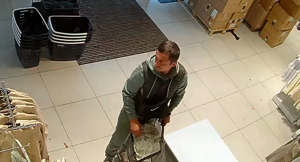Komunikaty policji , UWAGA! Przasnyska Policja poszukuje sprawcy kradzieży - zdjęcie, fotografia