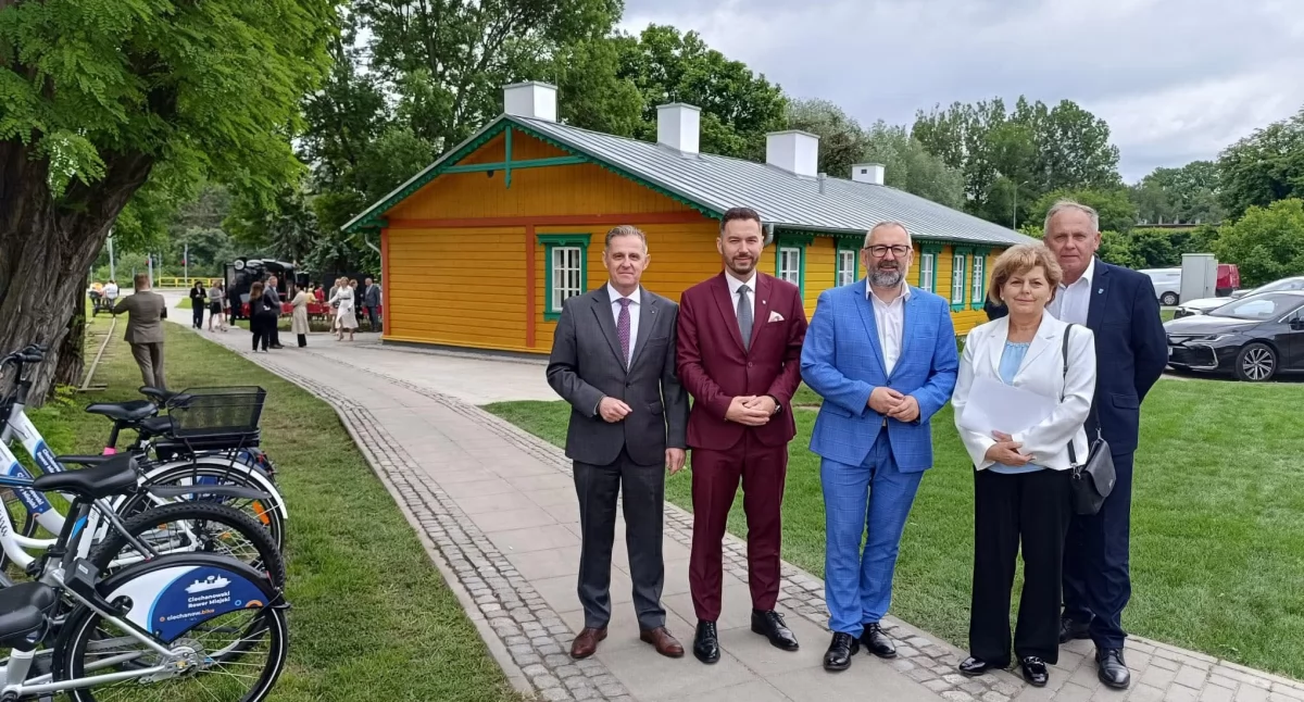 Samorządy Gminne, Uroczystość otwarcia odrestaurowanego budynku Kolei Nadwiślańskiej Ciechanowie - zdjęcie, fotografia