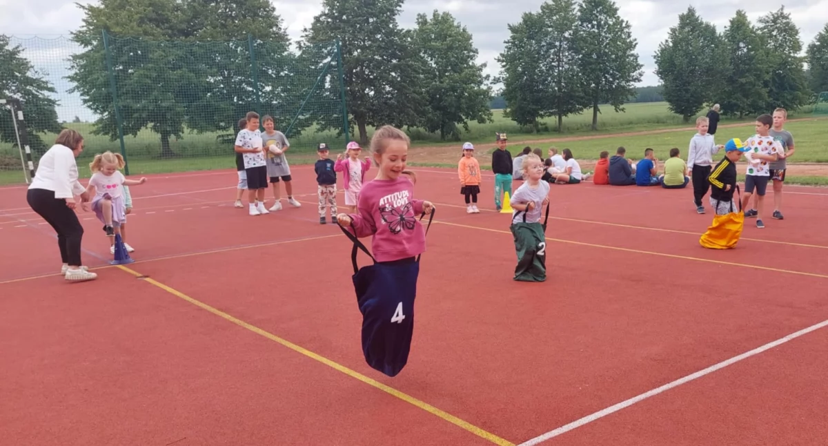 Szkoły podstawowe, Dzień sportu szkole Lesznie - zdjęcie, fotografia