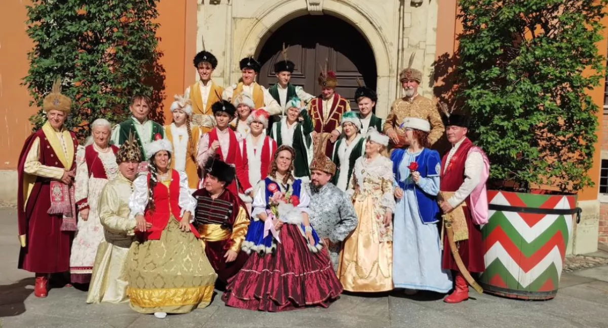 Taniec, Polonez Przasnysza wielkiej scenie Zespół Tańców Historycznych Międzynarodowym Festiwalu Poloneza Warszawie - zdjęcie, fotografia