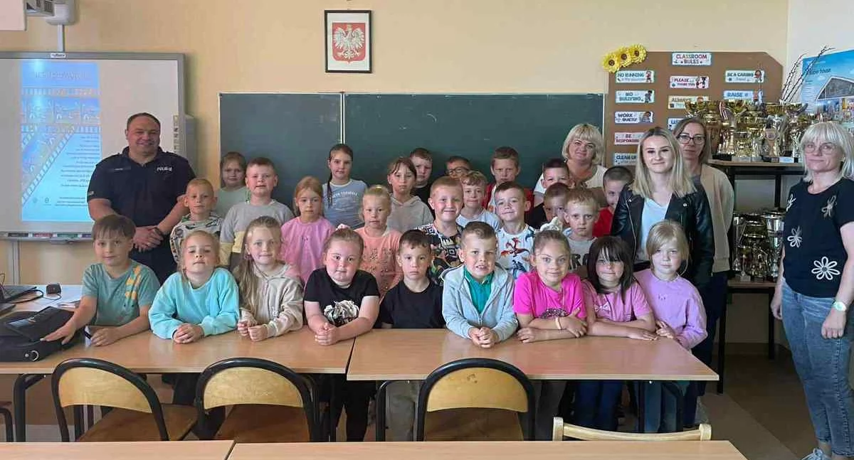 Szkoły podstawowe, Rozmowy bezpieczeństwie ramach akcji “Kręci bezpieczeństwo lecie” - zdjęcie, fotografia