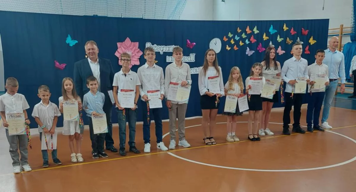 Szkoły podstawowe, Zakończenie szkolnego 2024/2025 Szkole Podstawowej Lesznie - zdjęcie, fotografia