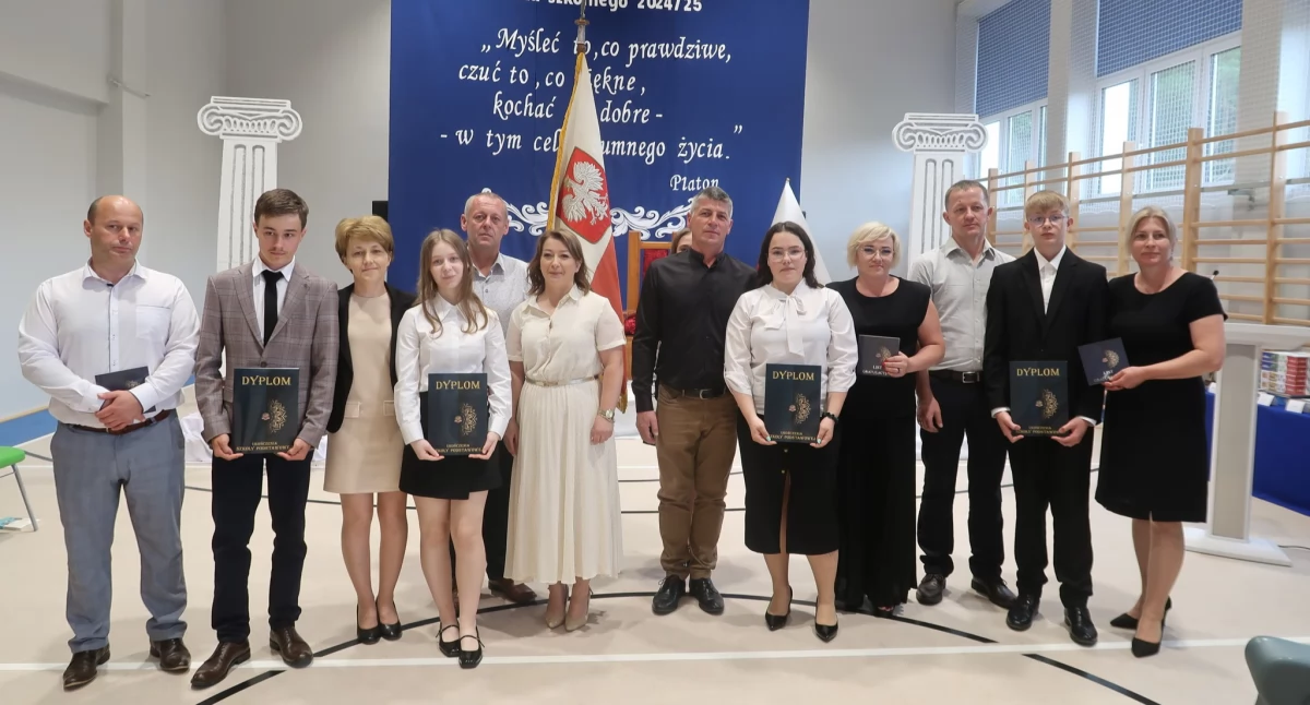 Szkoły podstawowe, Zakończenie szkolnego 2024/2025 pożegnanie uczniów Nowej Krępie - zdjęcie, fotografia