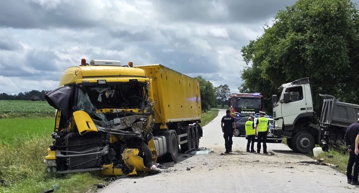 Wypadki drogowe, Tragiczny wypadek dwóch ciężarówek - zdjęcie, fotografia