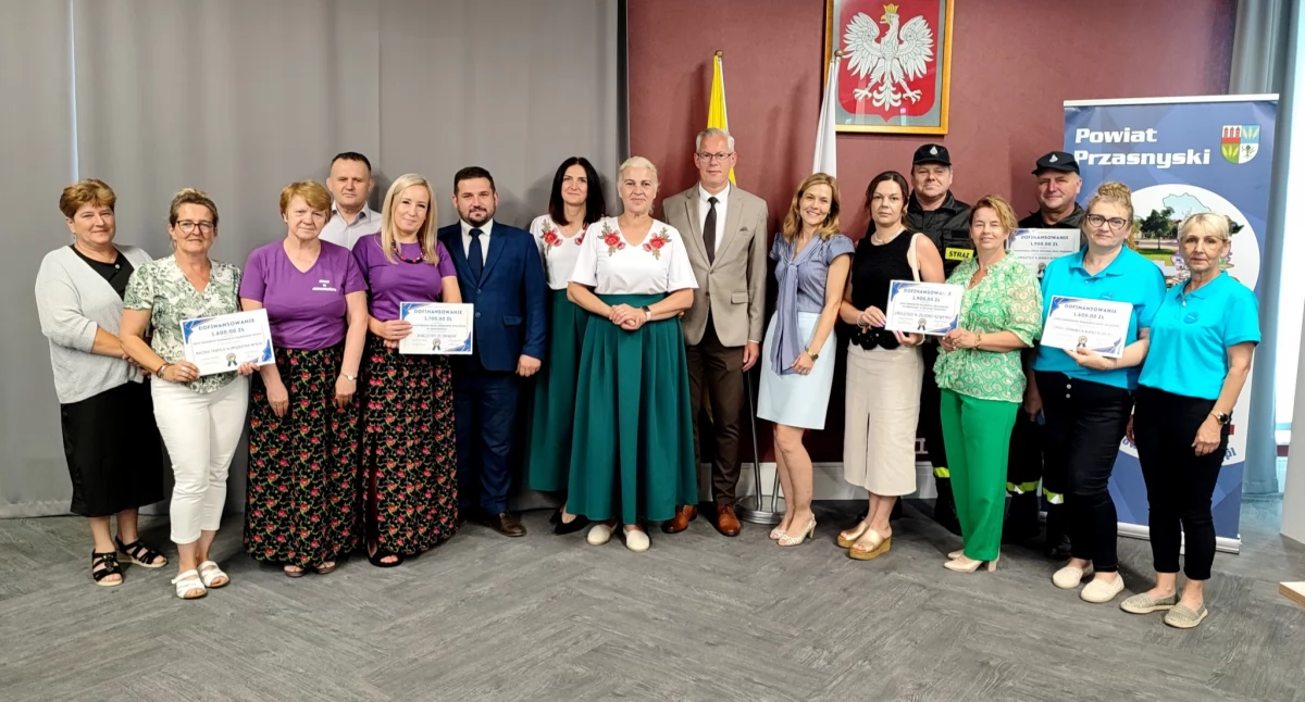 NGO - Stowarzyszania i Fundacje , Podpisano kolejne umowy realizację zadań publicznych dofinansowaniem budżetu Powiatu Przasnyskiego! - zdjęcie, fotografia