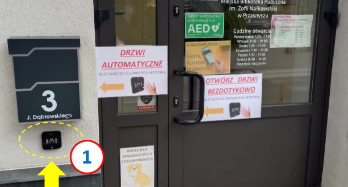 Książki - publikacje , Miejska Biblioteka Publiczna Przasnyszu nowoczesnym systemem automatycznego otwierania drzwi - zdjęcie, fotografia