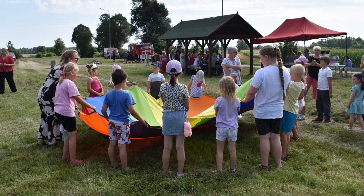 Festyny - Pikniki - Wydarzenia, Odjazdowe wakacje biblioteką radosne zakończenie zalewem Karwaczu - zdjęcie, fotografia